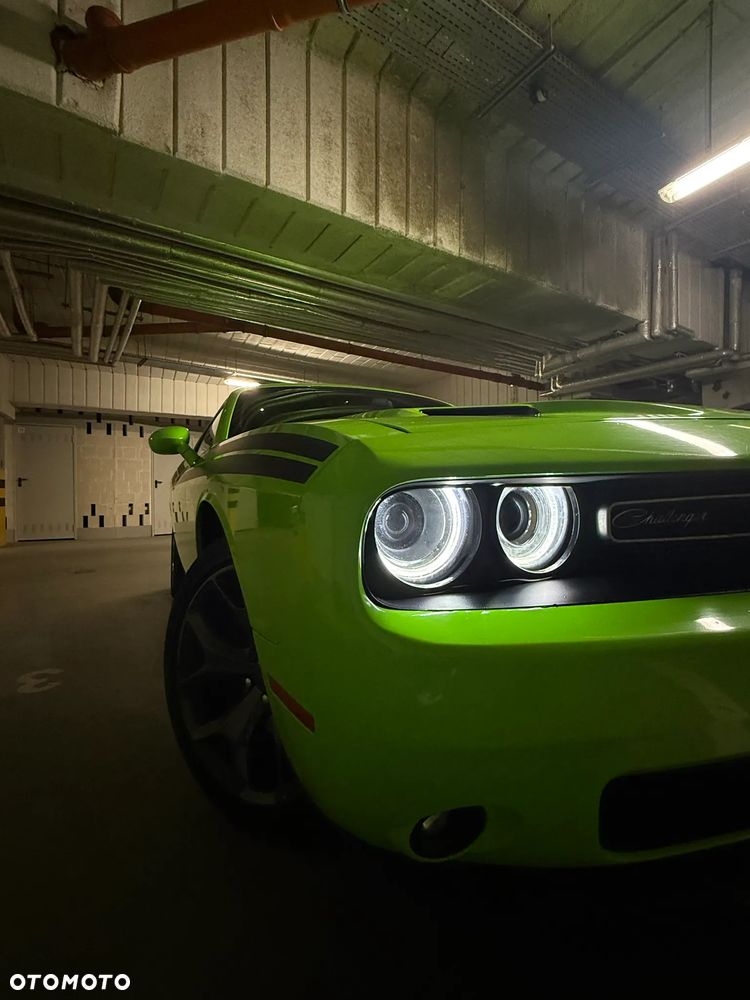 Dodge Challenger - 32