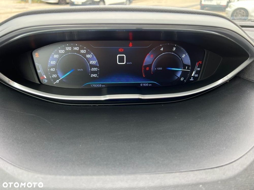Peugeot 5008 - 6