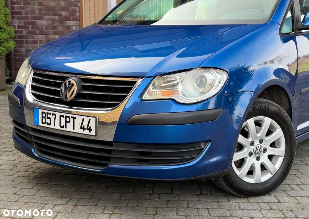 Volkswagen Touran - 10