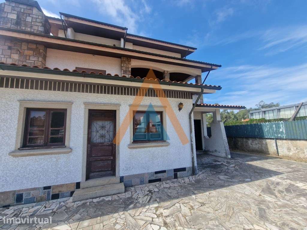 Excecional casa com 3 pisos e anexos, amplos espaços, possibilidade... - Grande imagem: 3/30