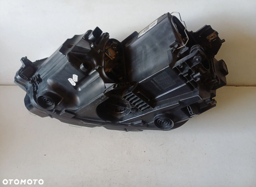 lampa prawy przod VW SPORTSVAN LIFT 2017 EUROPA - 11