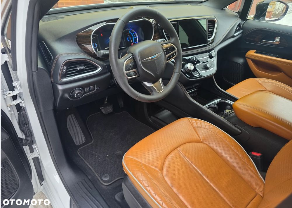 Chrysler Pacifica - 8