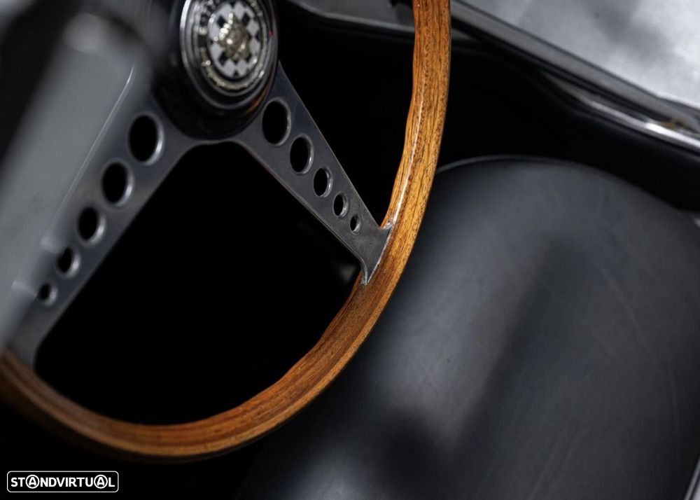 Jaguar E-Type - 12