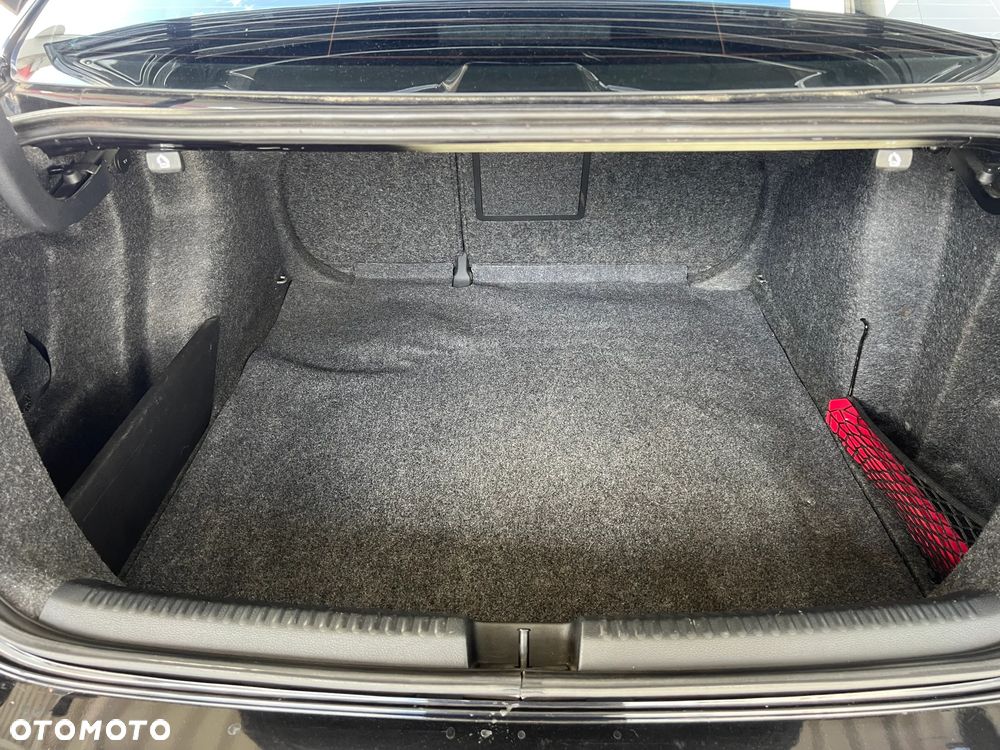 Volkswagen Jetta 1.6 TDI Comfortline - 12