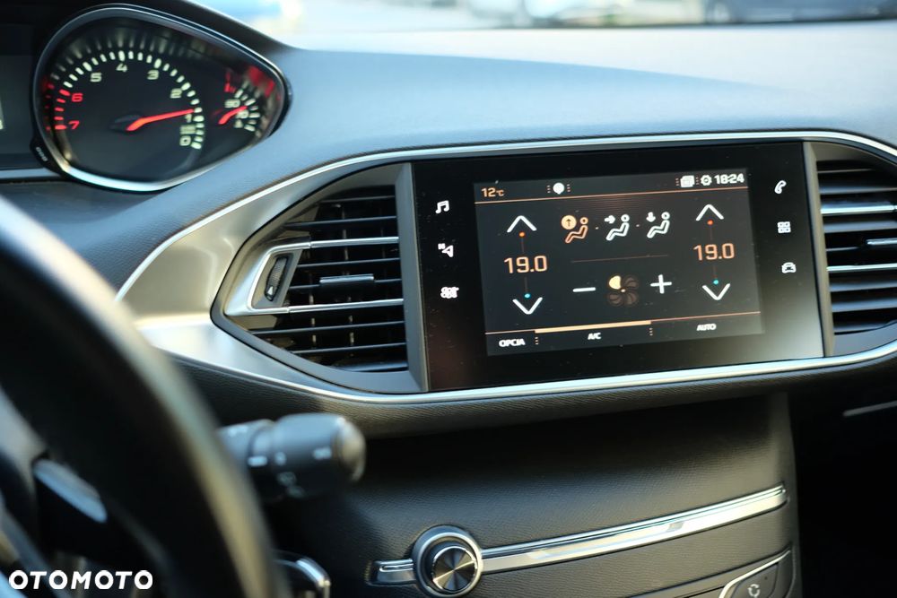 Peugeot 308 1.2 PureTech Active S&S EAT6 - 10