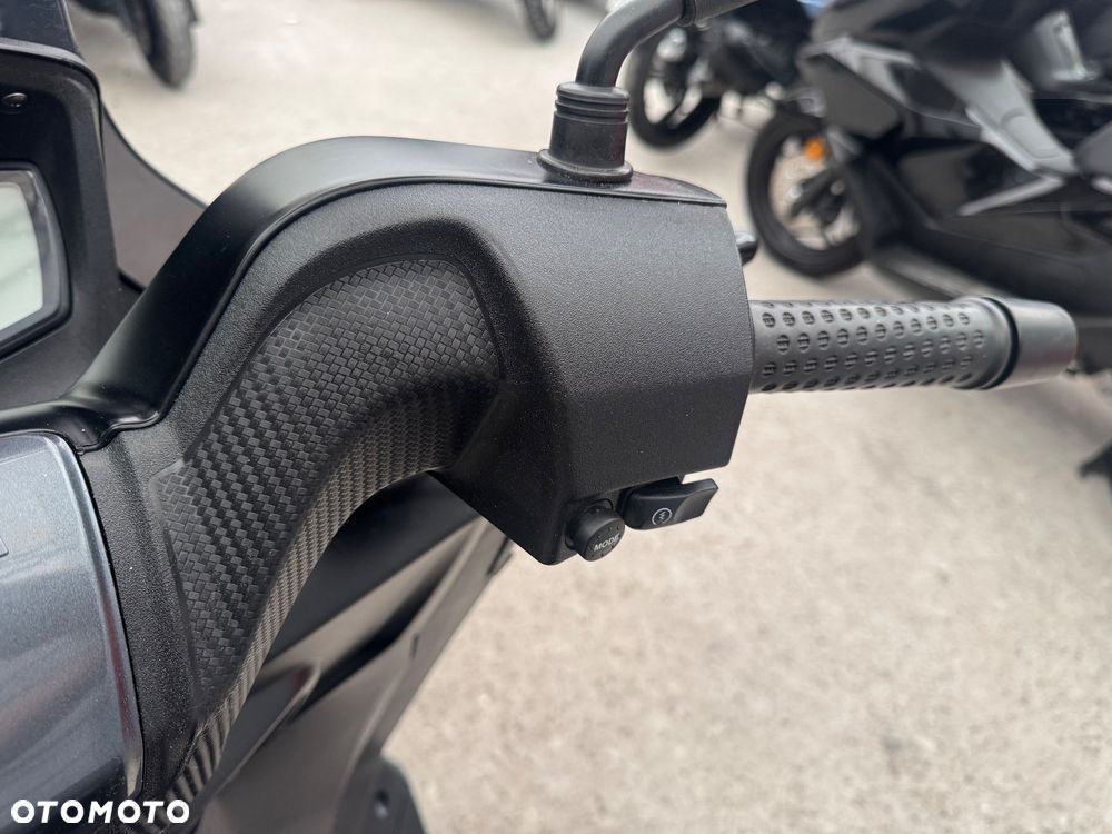 Aprilia SR - 12
