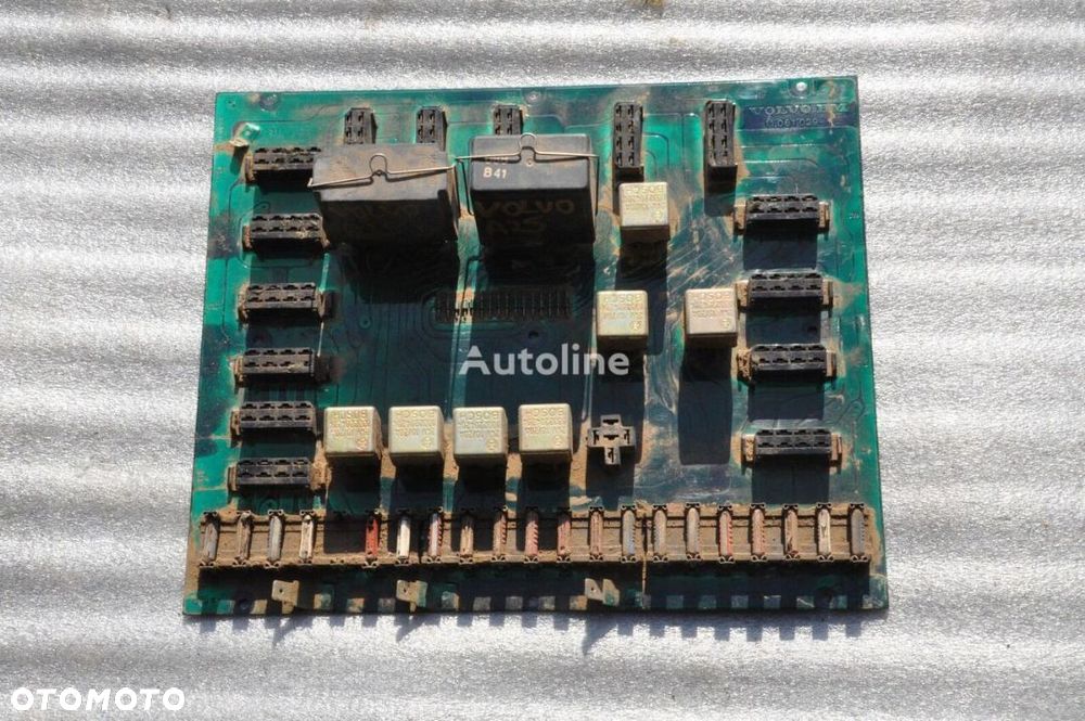 SKRZYNKA / TABLICA BEZPIECZNIKÓW VOLVO A25 95R NR 11061039