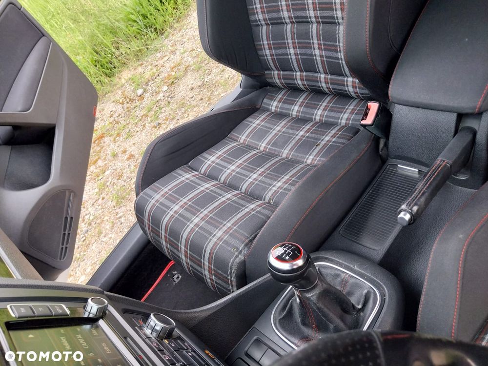 Volkswagen Golf 2.0 TSI GTI - 28