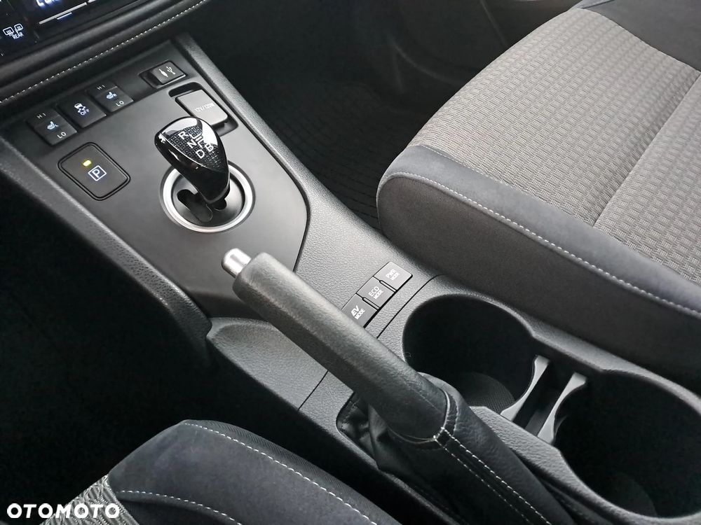 Toyota Auris Hybrid 135 Selection - 27