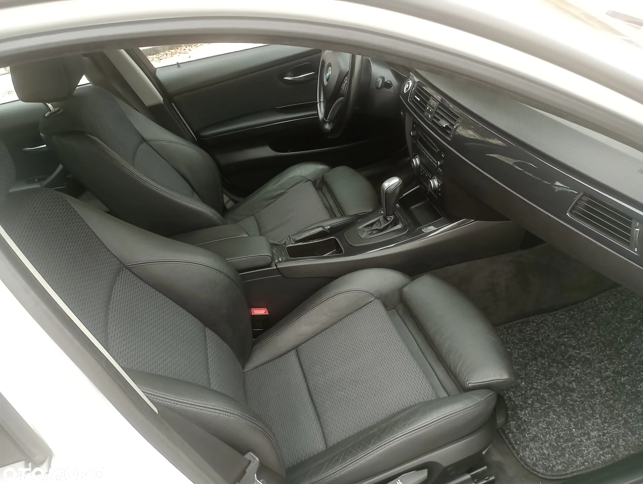 BMW Seria 3 320d xDrive DPF Touring - 23