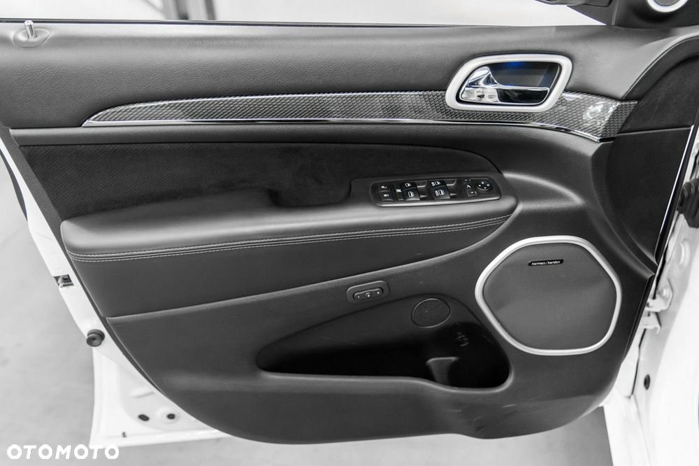 Jeep Grand Cherokee - 30