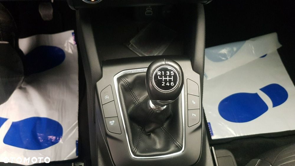 Ford Kuga - 25