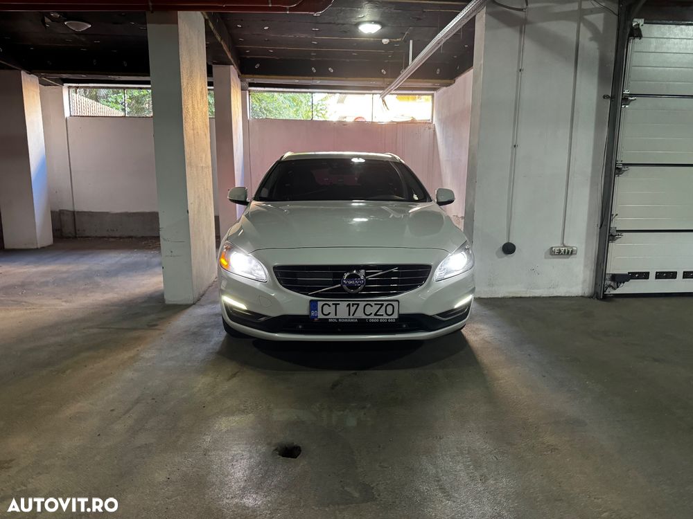 Volvo V60 D6 Plug-In-Hybrid AWD Geartronic Summum - 3