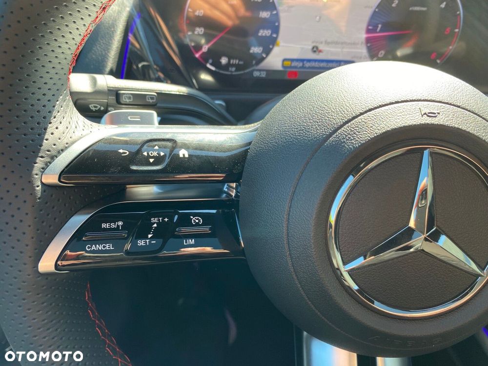 Mercedes-Benz GLB - 13