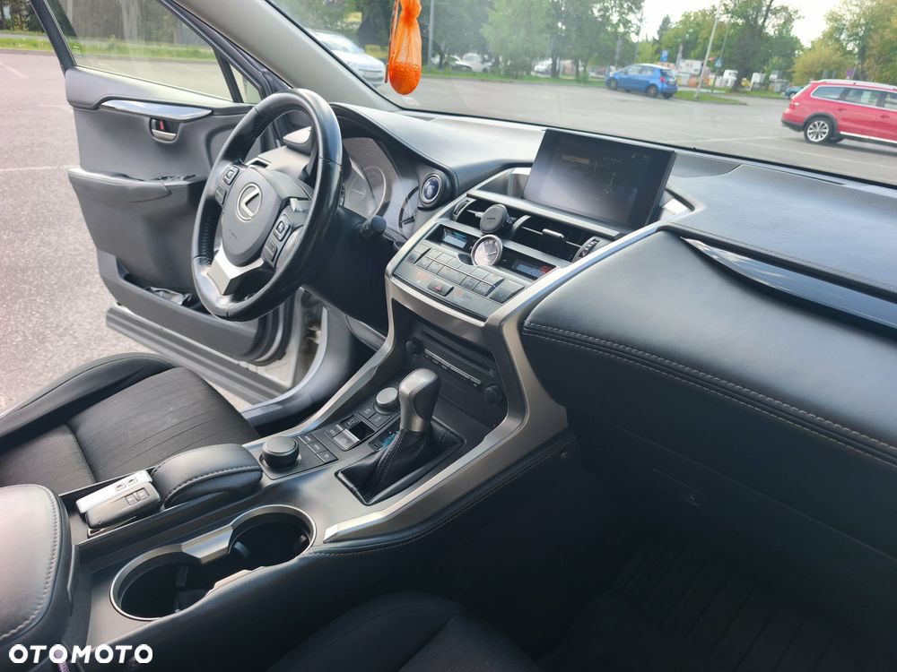 Lexus NX 300h Comfort AWD - 10