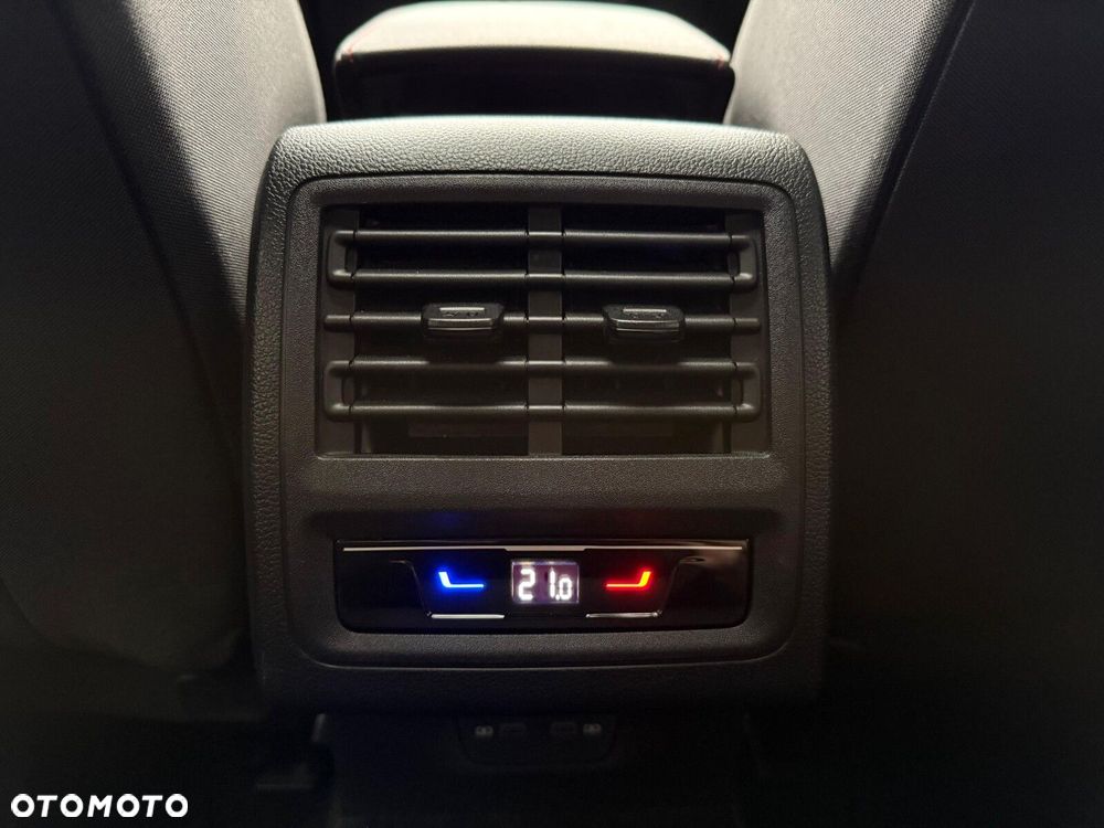 Volkswagen Golf VIII 2.0 TSI GTI DSG - 32