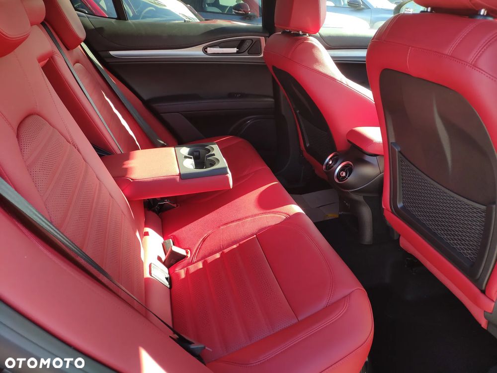 Alfa Romeo Stelvio 2.0 Turbo Veloce Q4 - 12