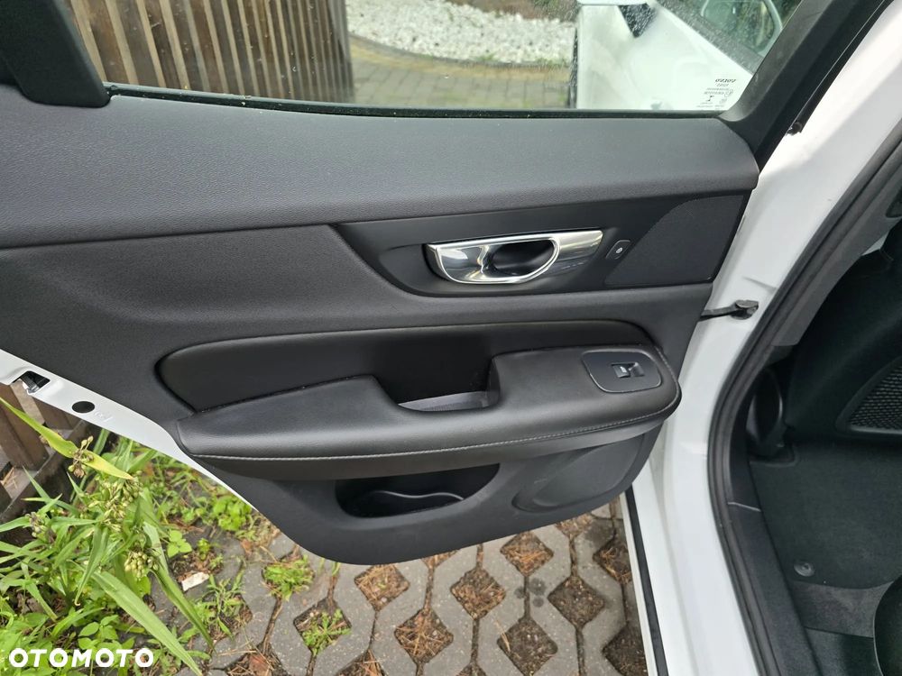 Volvo S60 T5 Momentum Pro - 13