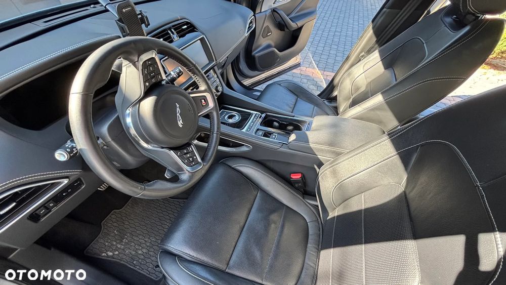 Jaguar F-Pace - 17
