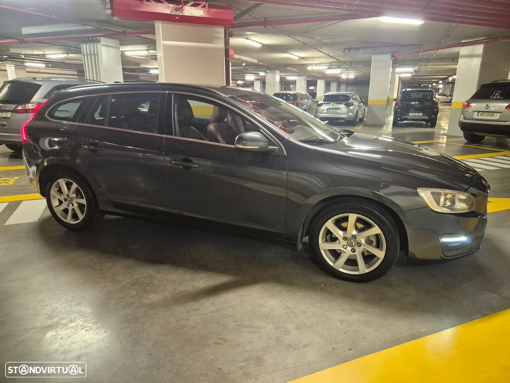 Volvo V60 1.6 D2 Momentum Eco - 8