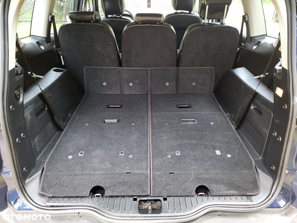 Ford S-Max - 17