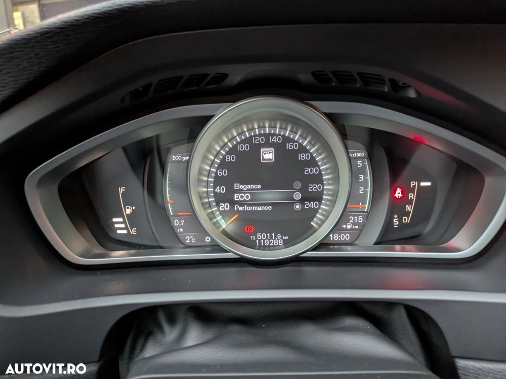 Volvo V40 D3 Aut Summum - 32