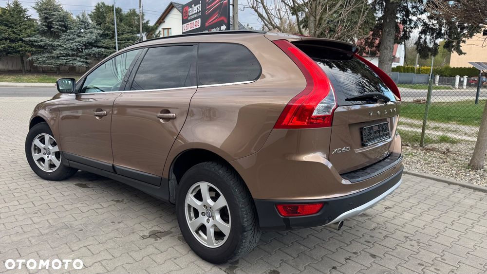 Volvo XC 60 2.4D AWD Momentum - 8