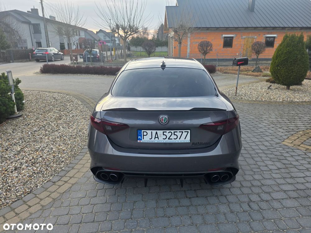 Alfa Romeo Giulia 2.9 V6 Bi-Turbo AT8 Quadrifoglio - 13
