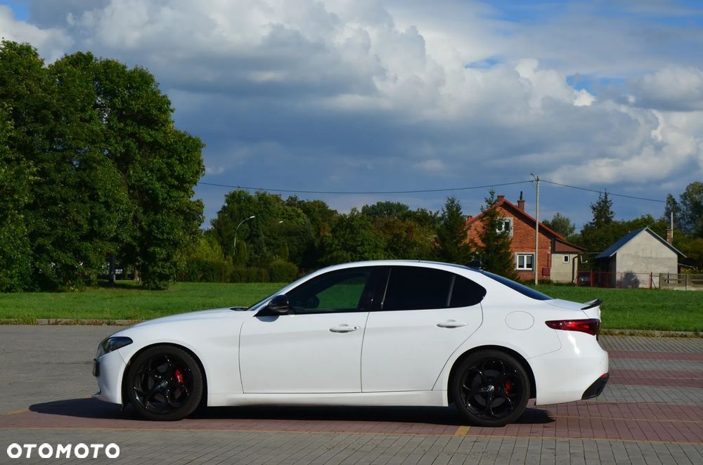 Alfa Romeo Giulia 2.0 Turbo 16V AT8 Veloce Ti - 3