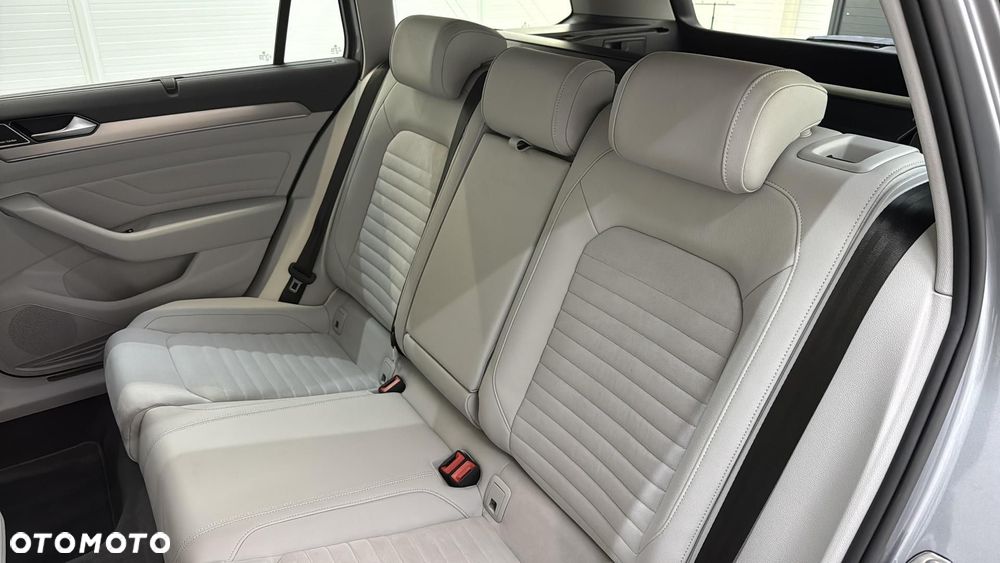 Volkswagen Passat Variant 2.0 TDI EVO Elegance DSG - 18