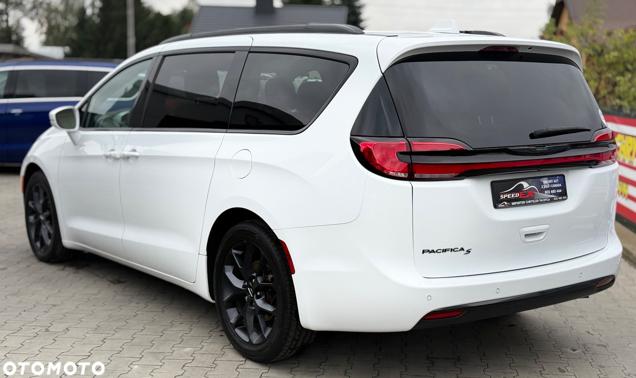 Chrysler Pacifica - 12