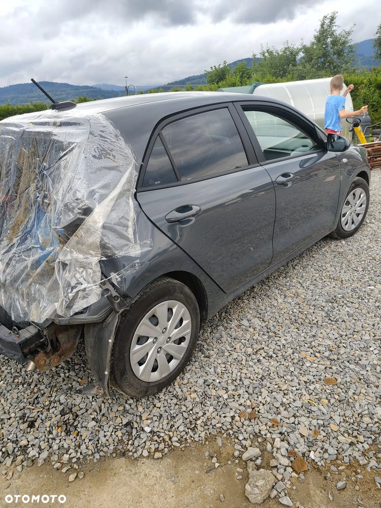 Kia Rio - 7