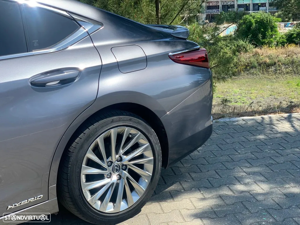 Lexus ES 300h Executive+ - 25