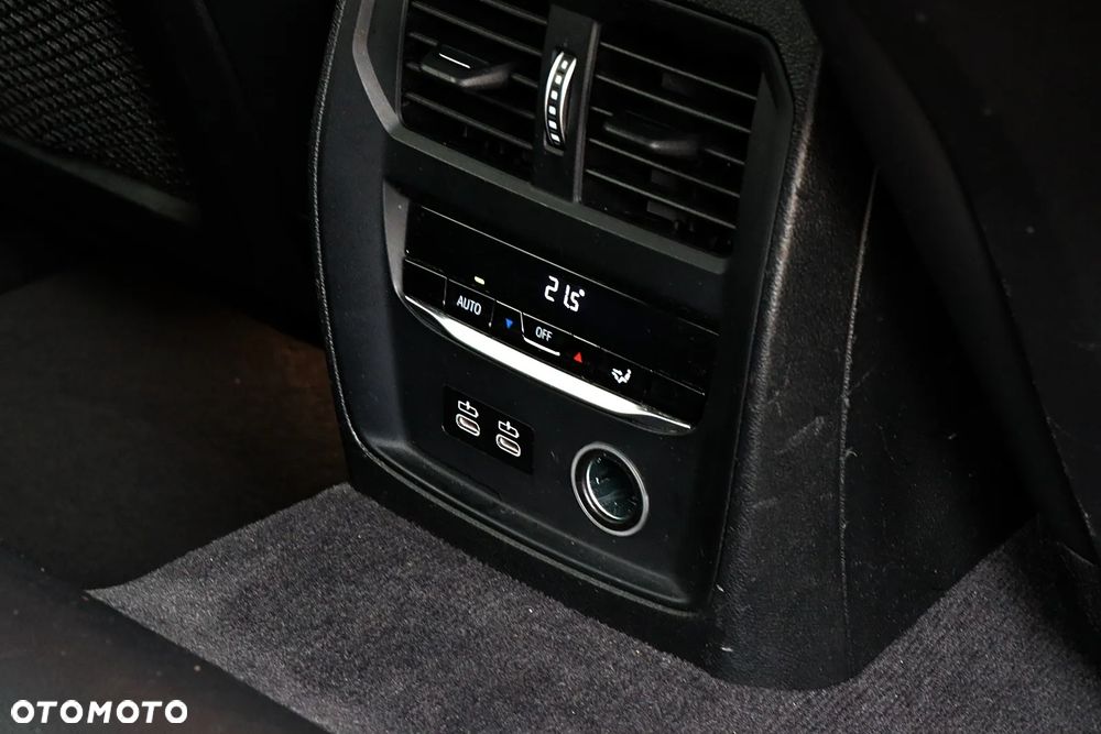 BMW Seria 3 320d Edition M Sport Shadow - 37
