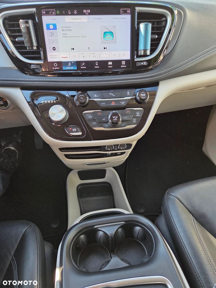 Chrysler Pacifica - 8