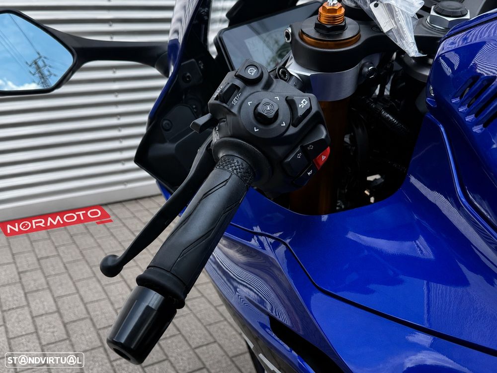 Yamaha YZF R7 - 8
