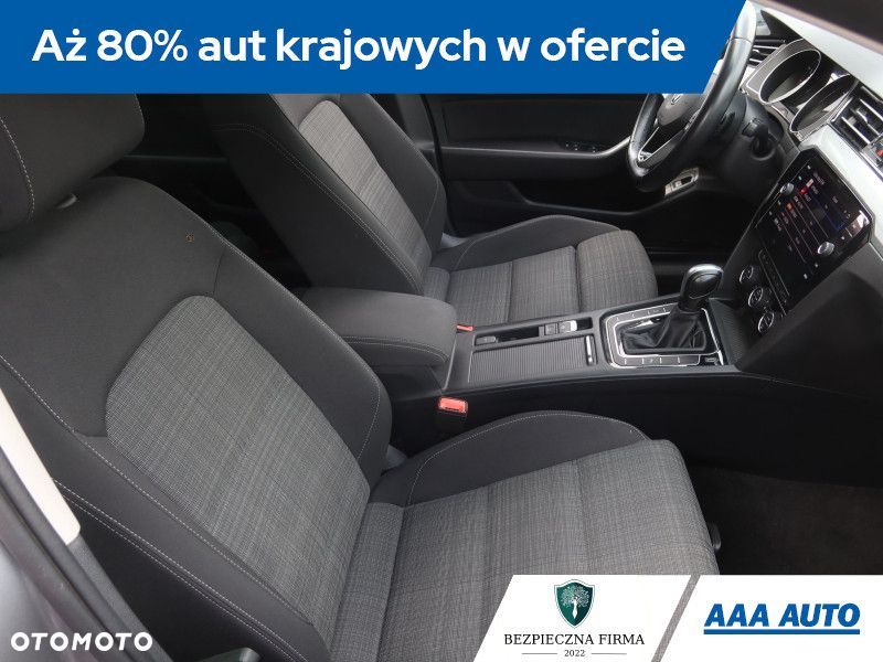 Volkswagen Passat - 11