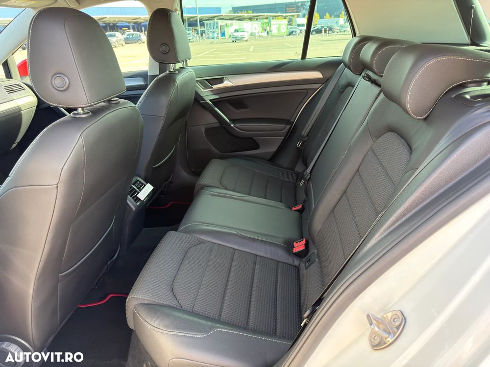 Volkswagen Golf - 27