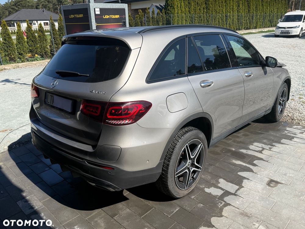 Mercedes-Benz GLC 300 e 4-Matic - 8