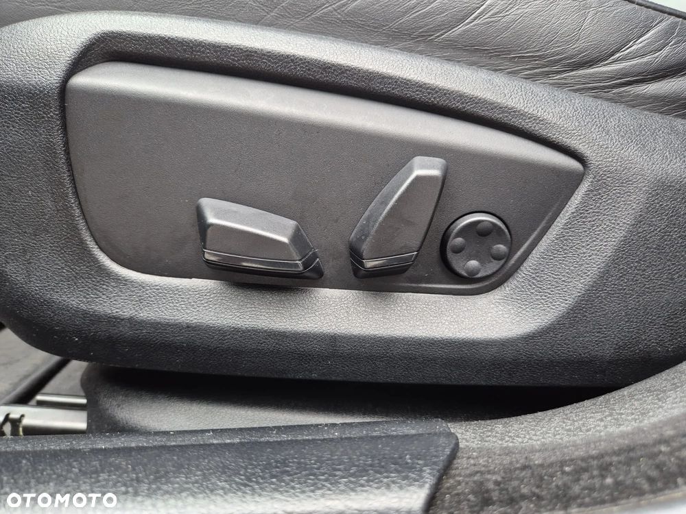 BMW Seria 5 525d - 24