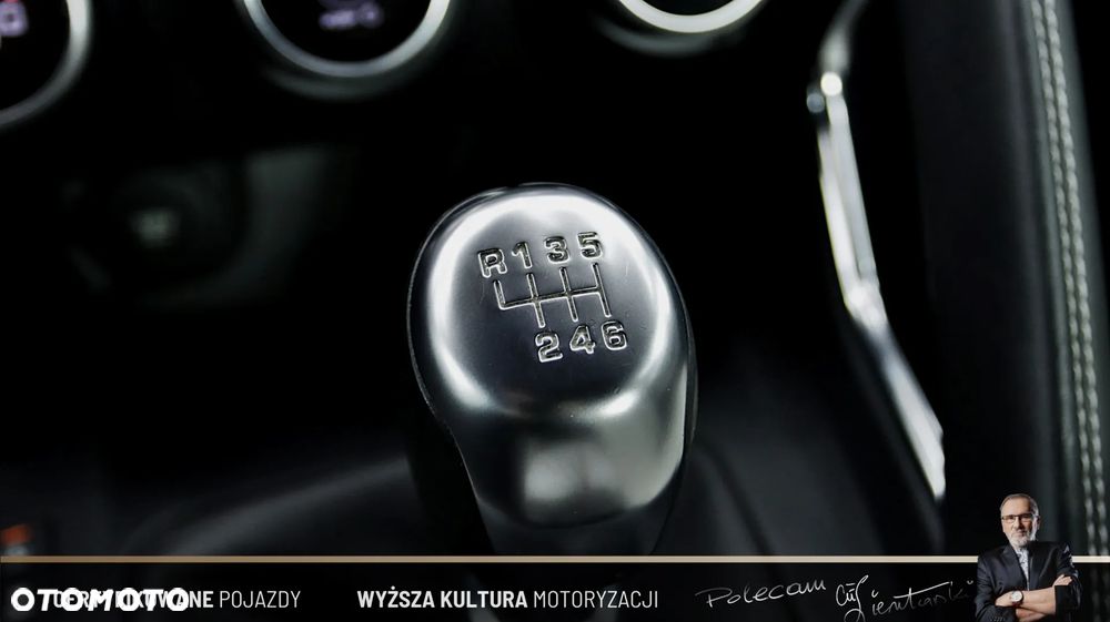 Jaguar E-Pace 2.0 i4D FWD R-Dynamic S - 26