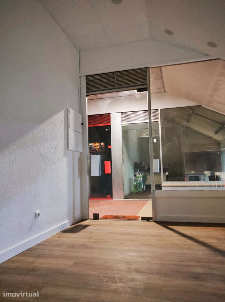 Disponível Loja 59 no Centro de Matosinhos - Grande imagem: 2/9