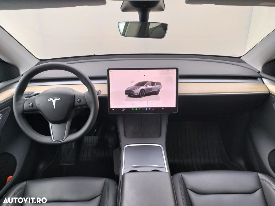 Tesla Model Y Long Range AWD - 12