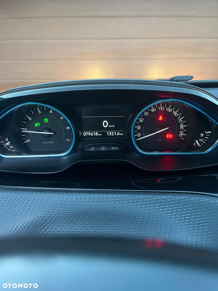 Peugeot 2008 1.2 Pure Tech Signature - 19
