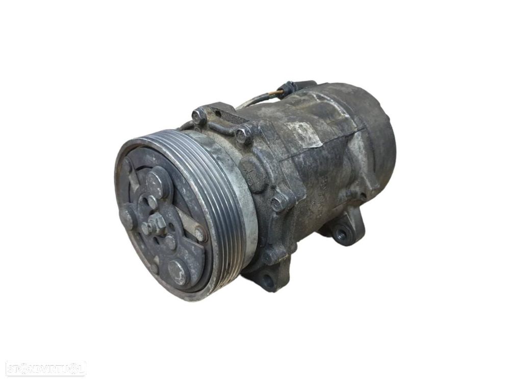 COMPRESSOR DE AR CONDICIONADO VOLKSWAGEN GOLF IV BERLINA 1J110.1997 - 1