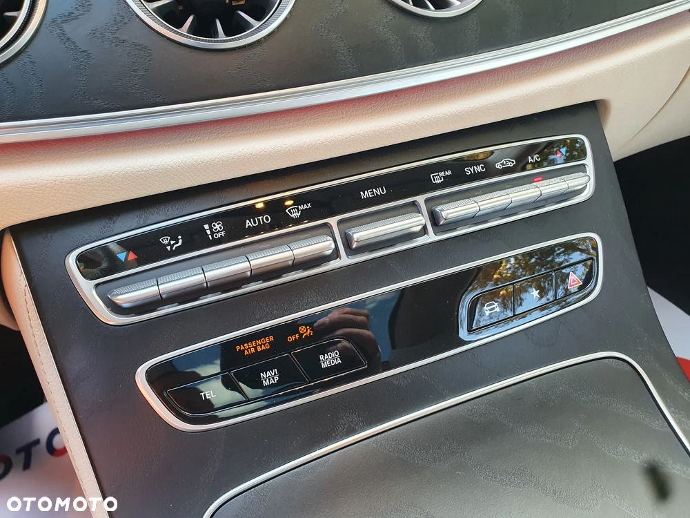 Mercedes-Benz Klasa E 300 9G-TRONIC AMG Line - 17
