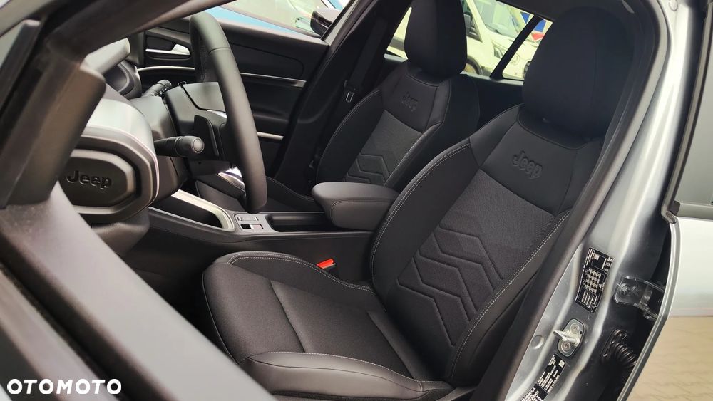 Jeep Avenger 1.2 T3 mHEV Summit FWD eDCT6 - 7