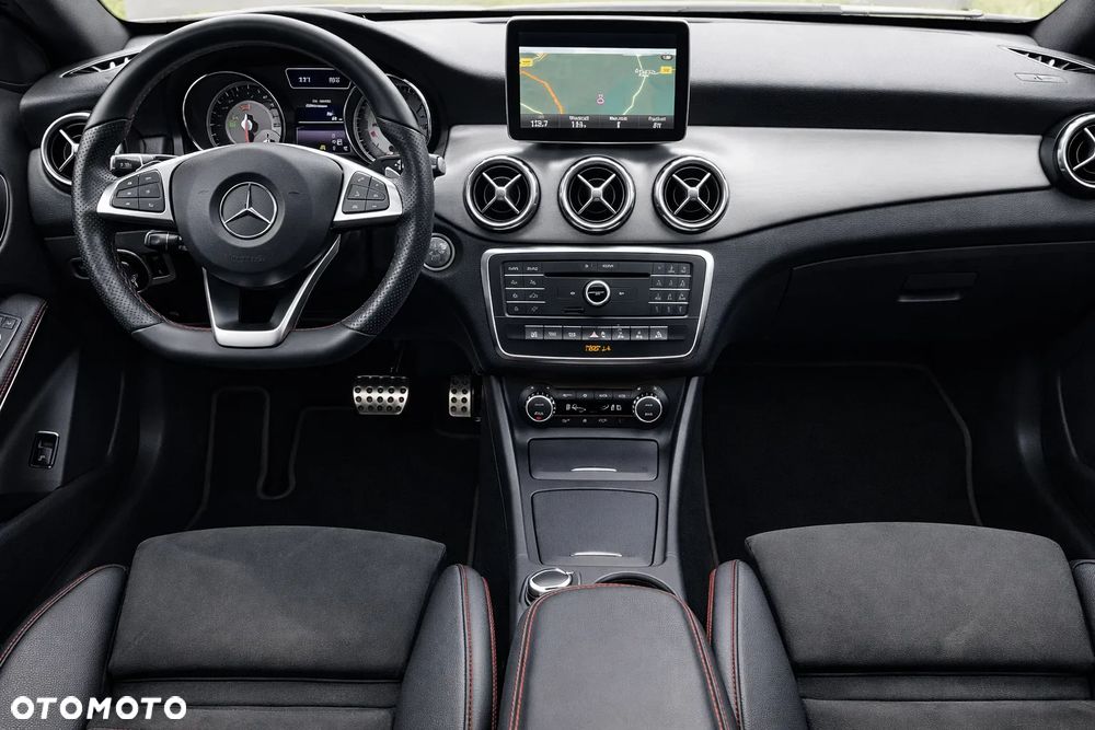 Mercedes-Benz GLA 250 4-Matic AMG Line - 15
