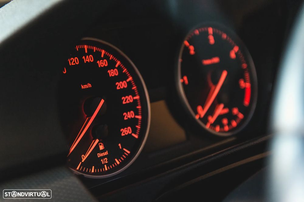 BMW 320 d Coupe Edição M - 10