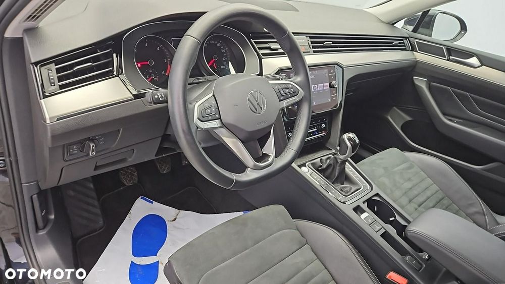 Volkswagen Passat Variant 2.0 TDI EVO Elegance DSG - 10